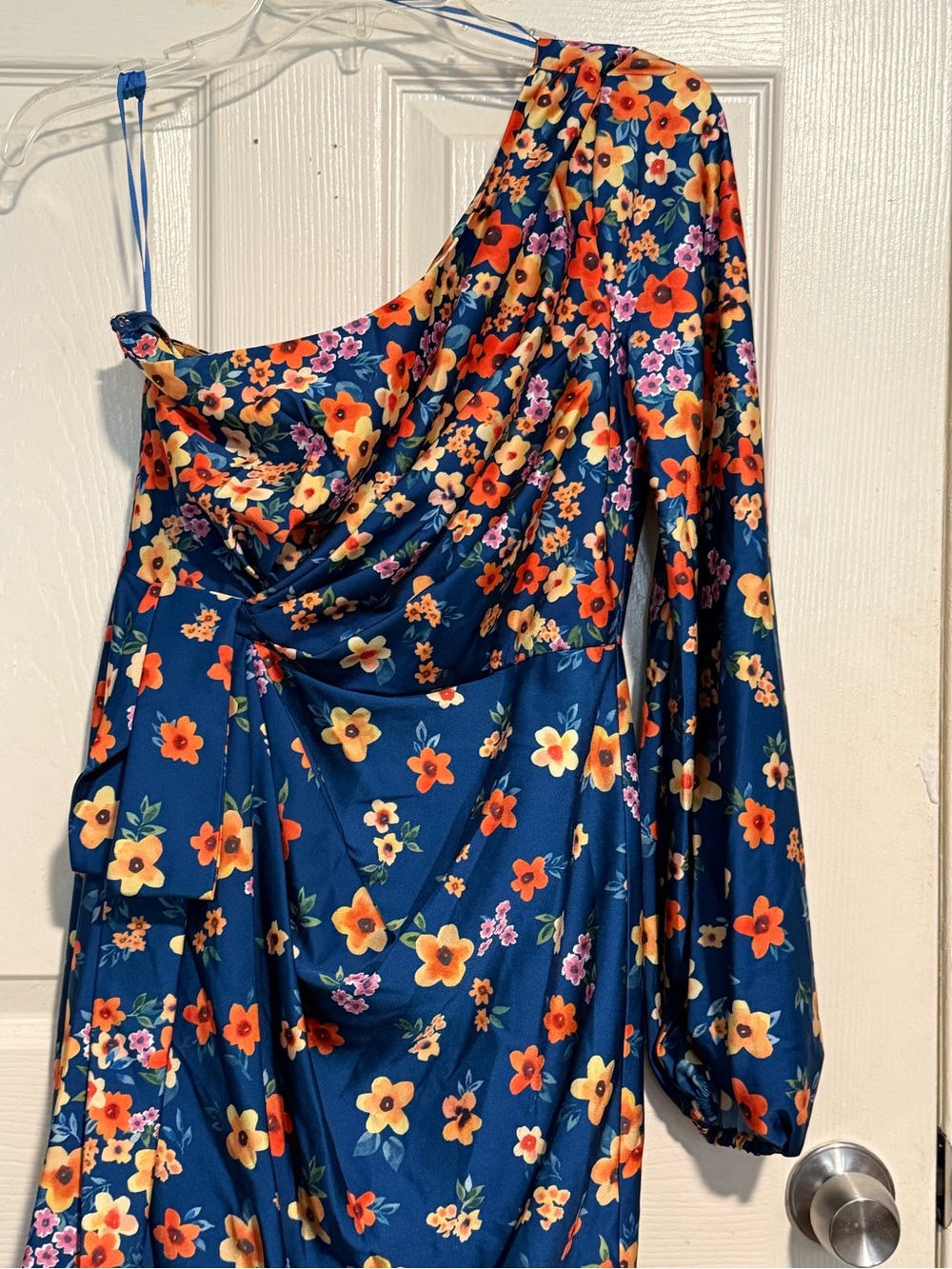 NWT AMUR One-Shoulder Blue Floral Twist-Front Midi Dress SIZE 4 - Picture 4 of 8